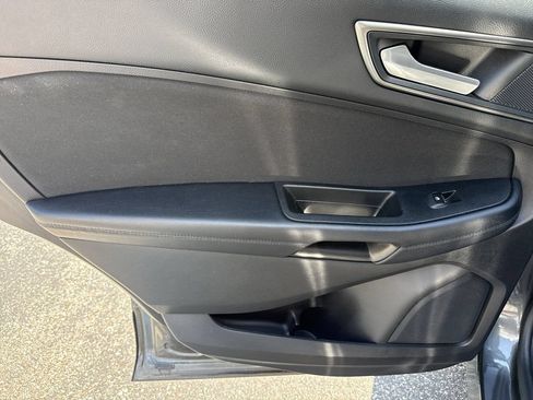Used 2018 Ford Edge SE FWD image 11