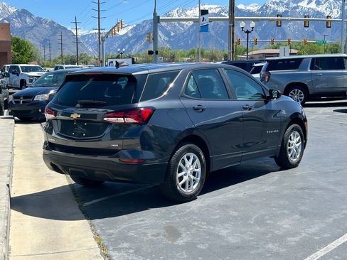 Used 2022 Chevrolet Equinox LS AWD/4WD image 4