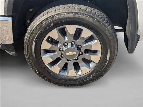 Used 2024 Chevrolet Silverado 2500 LT image 19