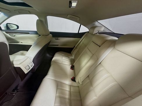 Used 2016 Lexus ES 350 w/ Luxury Package w/Wood Trim FWD image 23