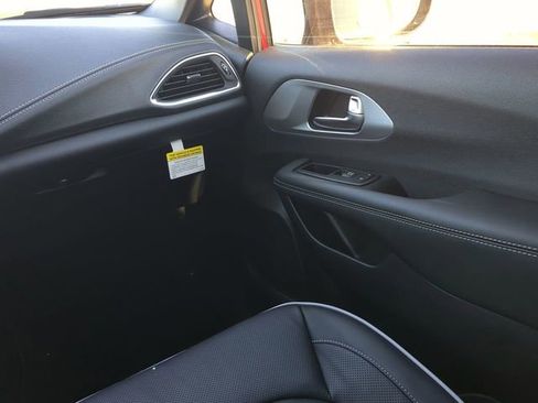 New 2026 Chrysler Pacifica Limited w/ S Appearance Package image 21