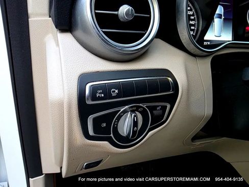 Used 2018 Mercedes-Benz GLC 300 w/ Premium Package image 25