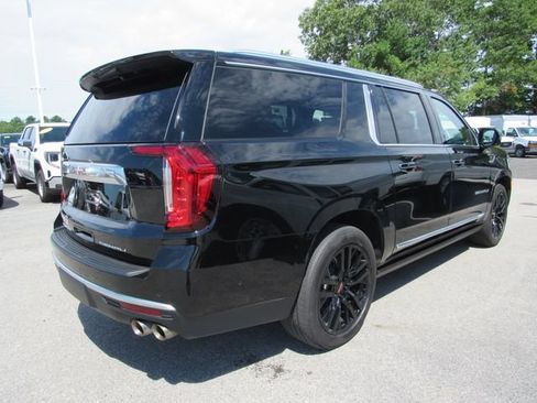 Used 2023 GMC Yukon XL Denali w/ Denali Reserve Package AWD/4WD image 8