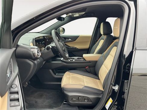 Used 2026 Chevrolet Equinox ACTIV w/ Convenience Package III image 9