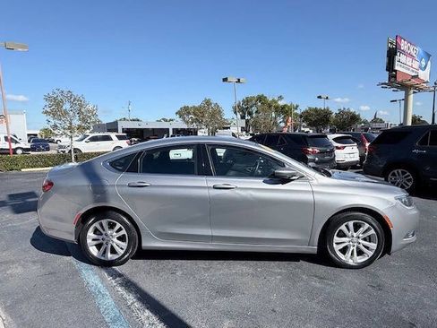 Used 2015 Chrysler 200 Limited w/ Convenience Group image 3