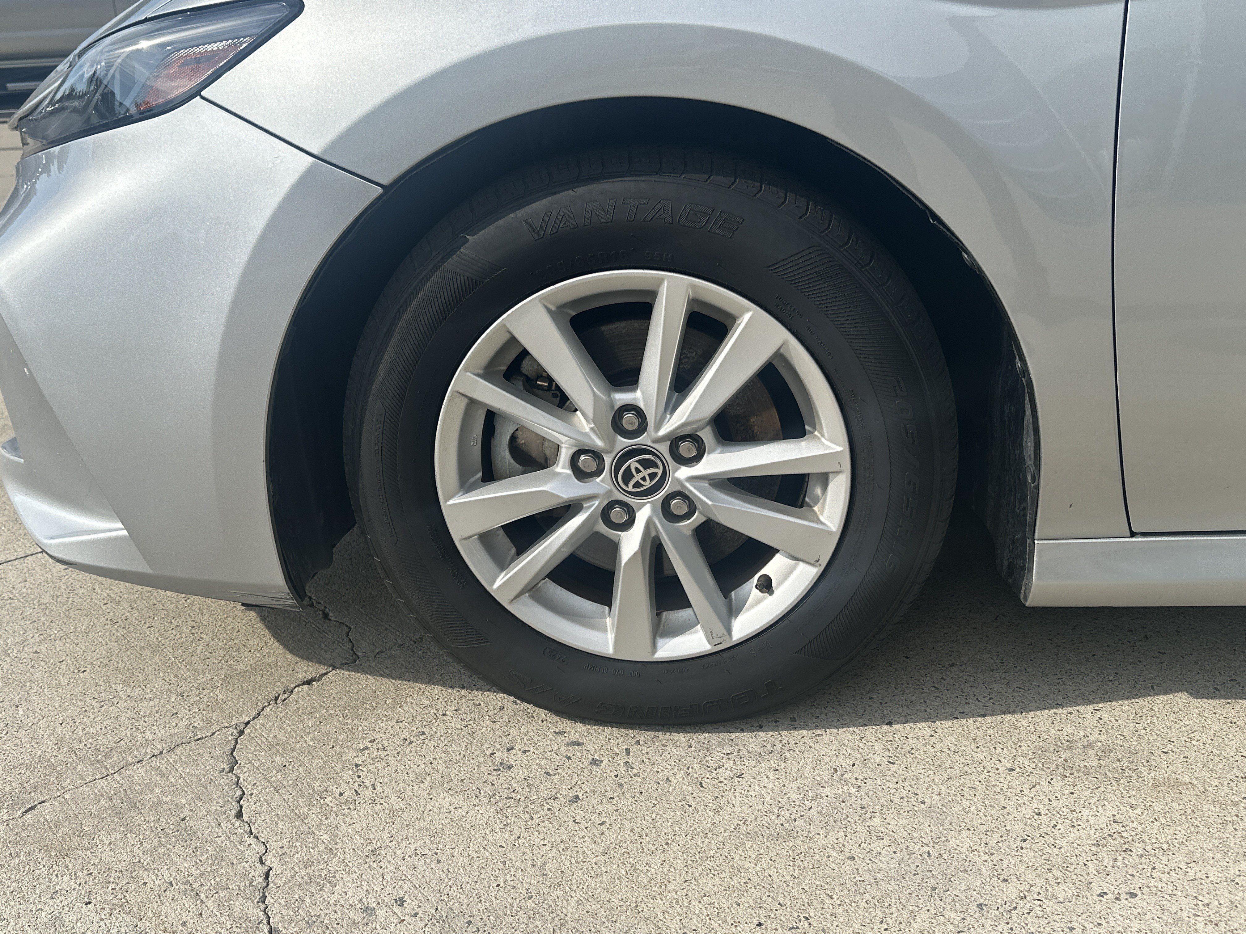 Used 2025 Toyota Camry LE FWD image 17