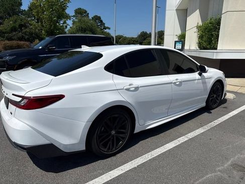 Used 2025 Toyota Camry SE FWD image 4