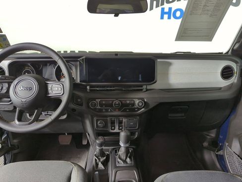 Used 2025 Jeep Wrangler Sport image 10