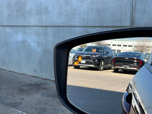 Used 2025 Nissan Versa SV image 19