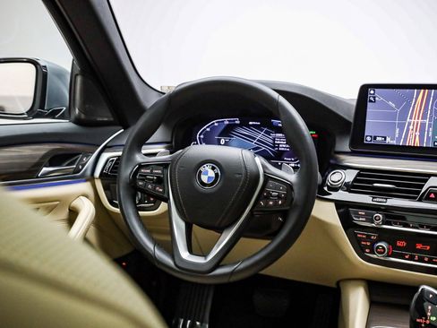 Certified 2023 BMW 530e w/ Premium Package image 16