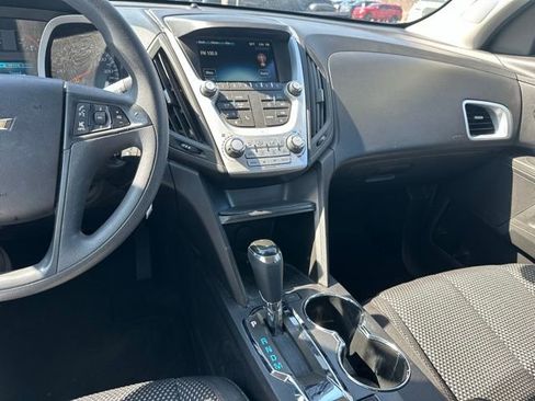 Used 2017 Chevrolet Equinox LS image 19