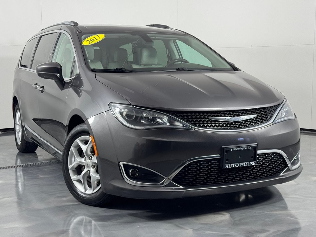 Used 2017 Chrysler Pacifica Touring-L Plus w/ Tire & Wheel Group FWD image 2