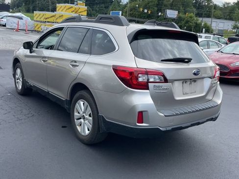 Used 2017 Subaru Outback 2.5i Premium AWD/4WD image 11