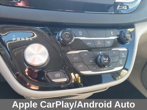 Used 2023 Chrysler Voyager LX image 7