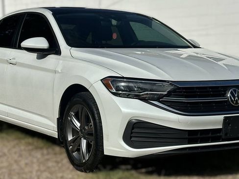 Used 2023 Volkswagen Jetta SE FWD image 12