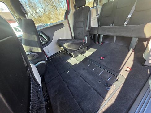 Used 2015 Dodge Grand Caravan SXT image 25