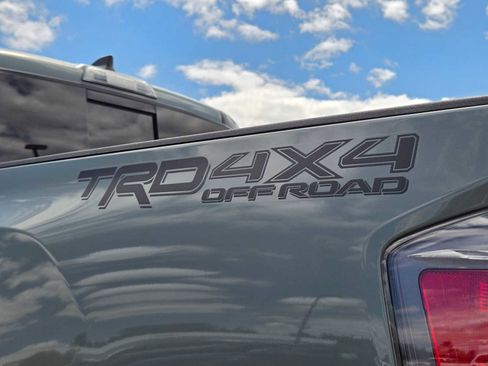 Certified 2022 Toyota Tacoma TRD Off-Road w/ TRD Premium Off Road Package AWD/4WD image 17