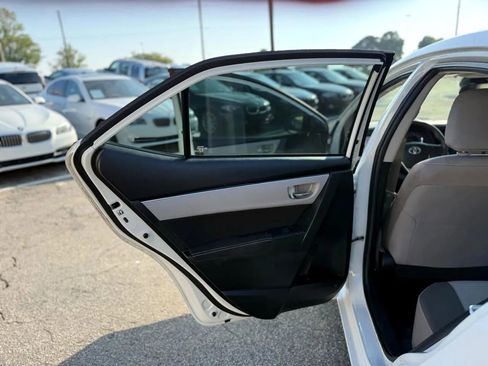 Used 2019 Toyota Corolla LE image 23