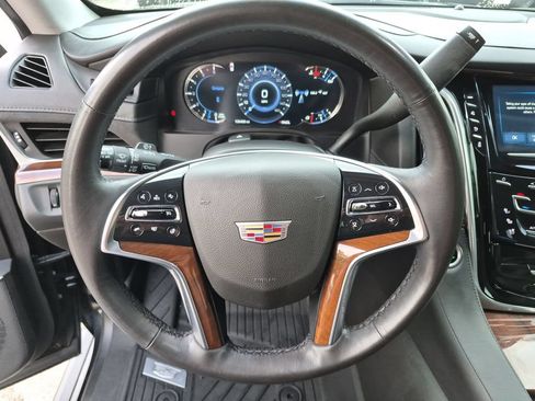 Used 2020 Cadillac Escalade Premium Luxury RWD image 24