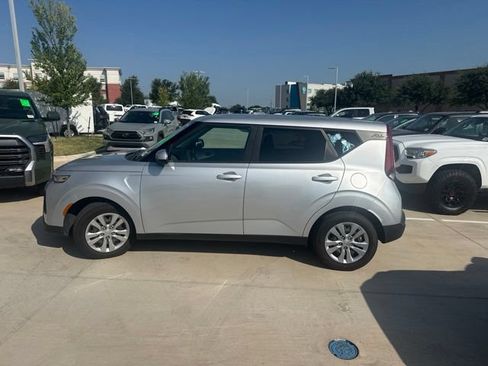 Used 2020 Kia Soul LX FWD image 5