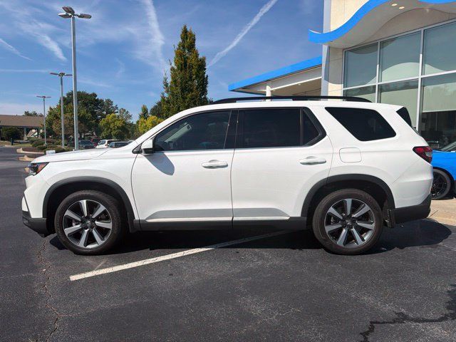 Used 2025 Honda Pilot Touring image 12