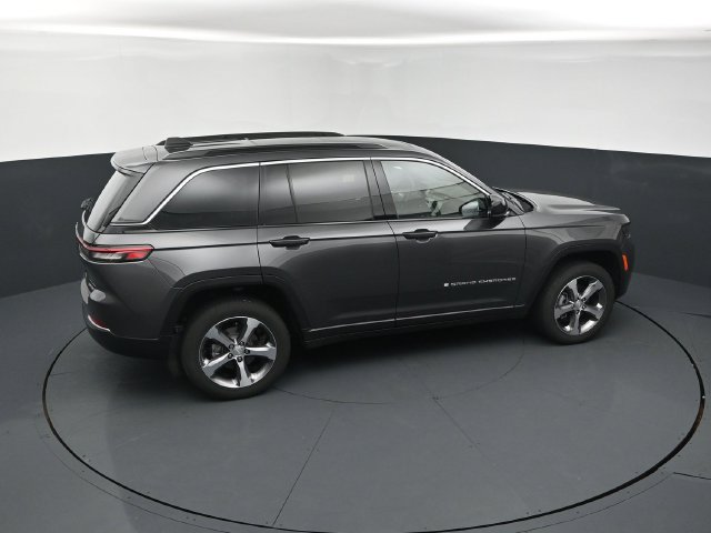 New 2026 Jeep Grand Cherokee Limited w/ Luxury Tech Group II AWD/4WD image 18