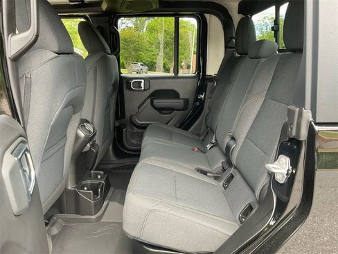 New 2025 Jeep Gladiator Sport image 26