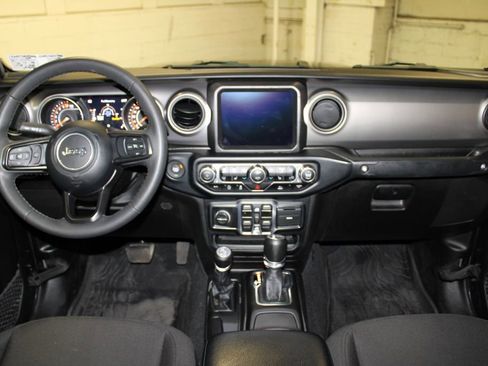 Used 2023 Jeep Gladiator Willys image 9