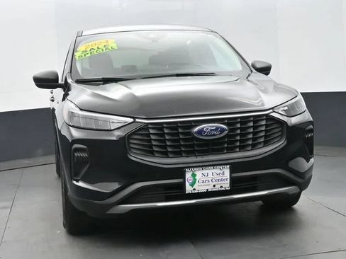 Used 2024 Ford Escape Active AWD/4WD image 3