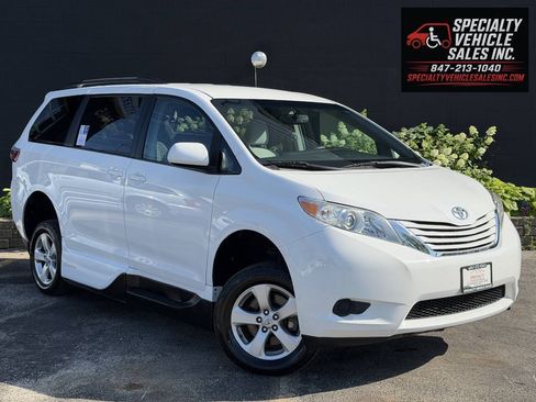 Used 2016 Toyota Sienna LE FWD image 9