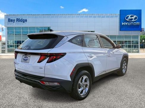 Used 2022 Hyundai Tucson SE image 2