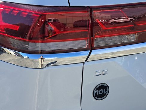 New 2026 Volkswagen Atlas SE image 9