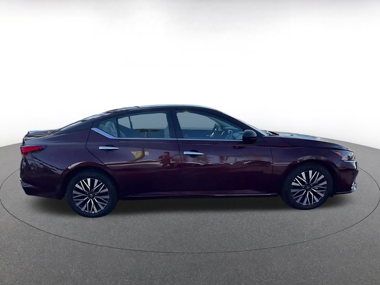 Used 2025 Nissan Altima 2.5 SV FWD image 14