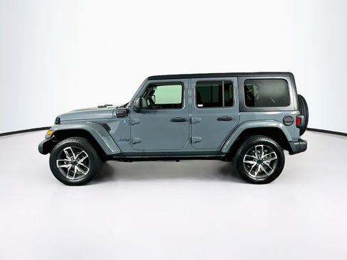 Used 2024 Jeep Wrangler Unlimited w/ Convenience Group AWD/4WD image 4