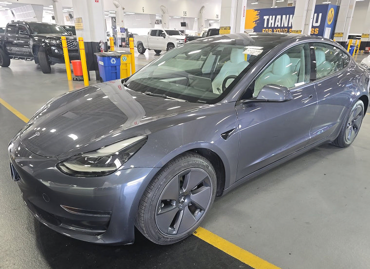 Used 2023 Tesla Model 3 Standard Range RWD image 1
