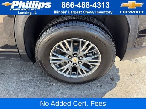 Used 2025 Chevrolet Traverse LT image 6