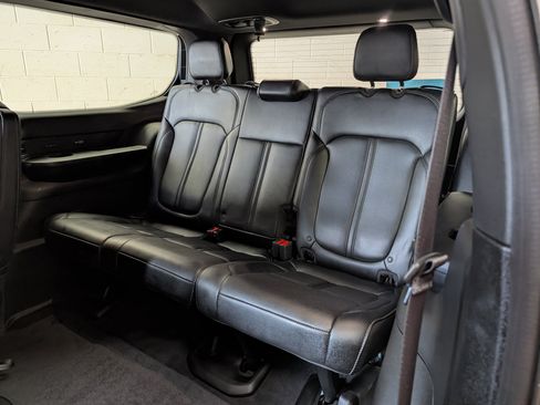 Used 2023 Jeep Wagoneer Series III w/ Preferred Equipment Group AWD/4WD image 7