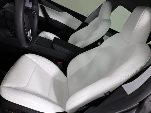 Used 2026 Tesla Model Y Long Range image 10