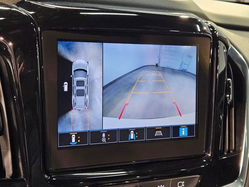 Used 2023 Chevrolet Traverse LT w/ LT Premium Package image 32