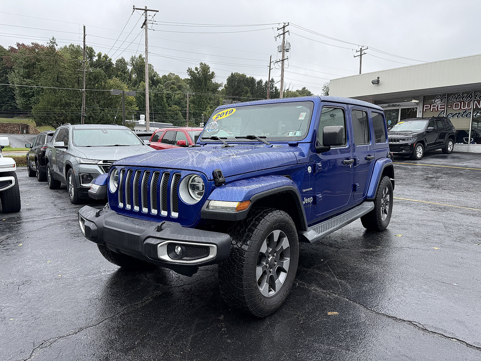 Used 2019 Jeep Wrangler Unlimited Sahara AWD/4WD image 3