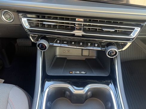 New 2026 Chevrolet Traverse LT image 8