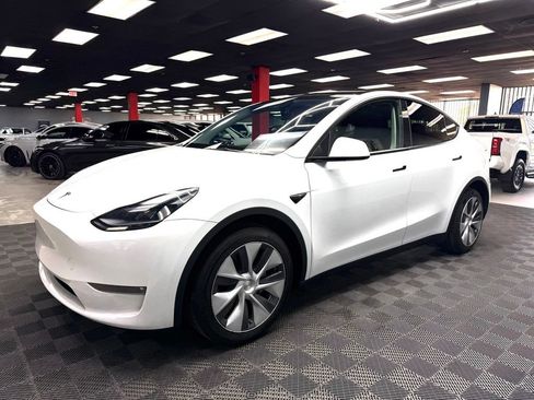 Used 2023 Tesla Model Y Long Range AWD/4WD image 8