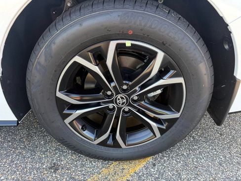 New 2026 Toyota Sienna Platinum AWD/4WD image 36