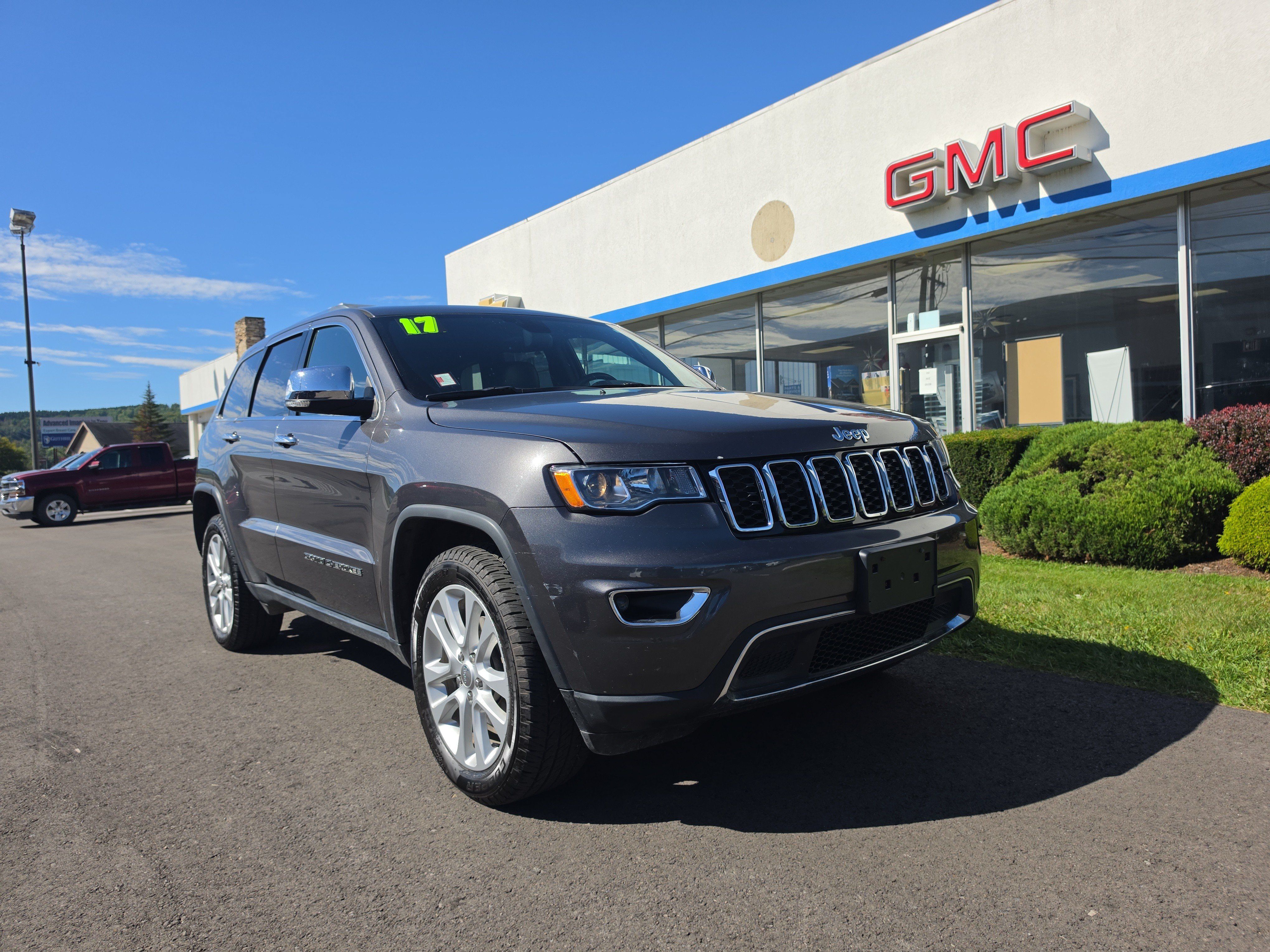 Used 2017 Jeep Grand Cherokee Limited AWD/4WD image 1