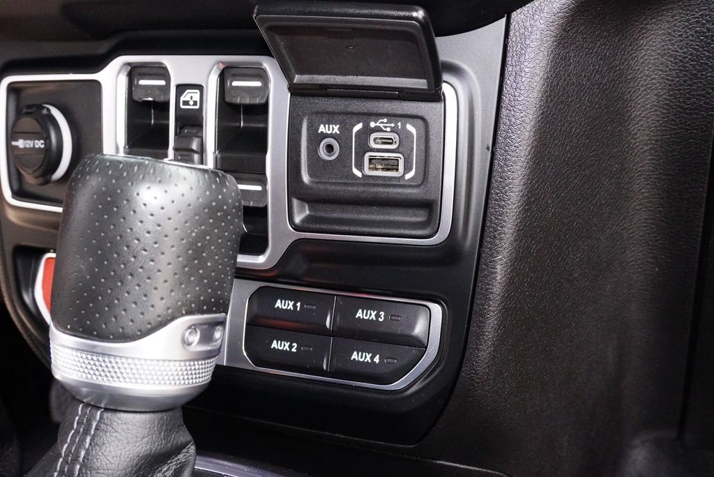 Used 2024 Jeep Gladiator Mojave AWD/4WD image 15