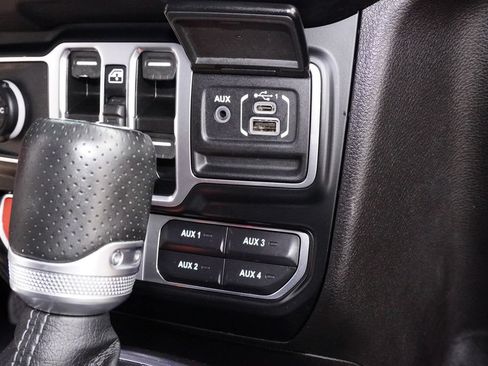 Used 2024 Jeep Gladiator Mojave AWD/4WD image 15