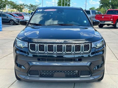 Used 2025 Jeep Compass Sport image 2