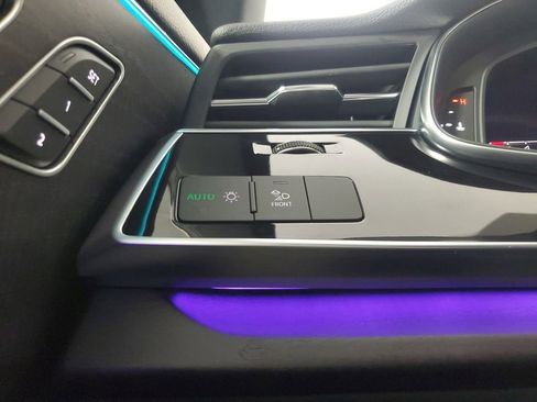 Used 2023 Audi Q8 Premium Plus image 35