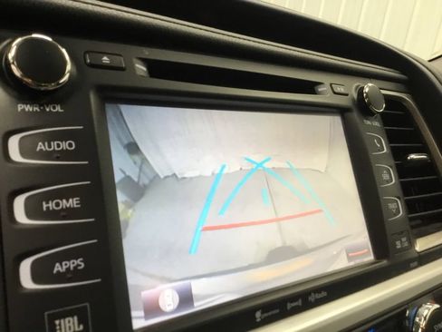 Used 2019 Toyota Highlander Limited Platinum AWD/4WD image 12