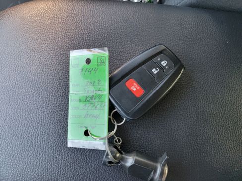 Used 2022 Toyota RAV4 XLE image 27